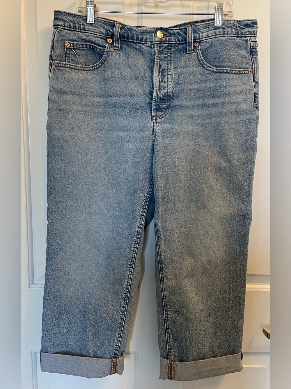 Universal Thread Women’s Highest Straight Ankle Faded Blue Jeans with Cuff